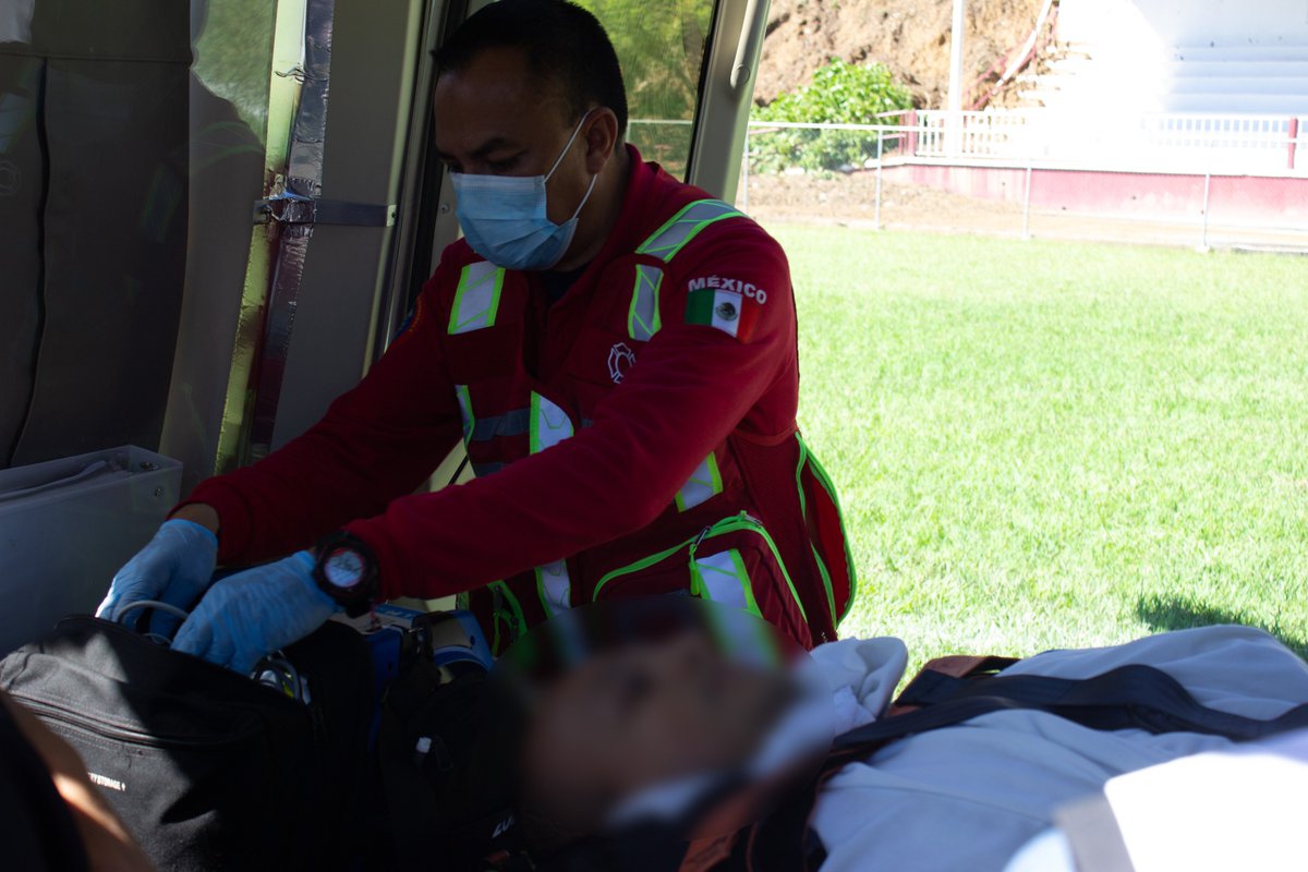 juliomenchaca_'s tweet image. Seguimos atendiendo la emergencia en la sierra Otomí-Tepehua, el apoyo aéreo está activo en San Bartolo Tutotepec, realizando traslados a quienes necesitan atención médica.
#PrimeroElPueblo