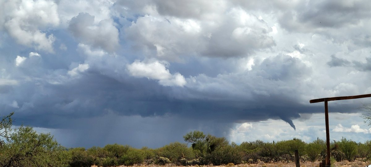 Tornado in Tucson? 
Tucson resident Jen E'long allowed me to share these saying she saw this beautiful funnel near Three Points and Robles Junction west of Tucson from 11:20 to 11:30 p.m. #azwx <a href="/NWSTucson/">NWS Tucson</a> <a href="/JimCantore/">Jim Cantore</a> <a href="/mattbrode/">Tucson Weather</a>