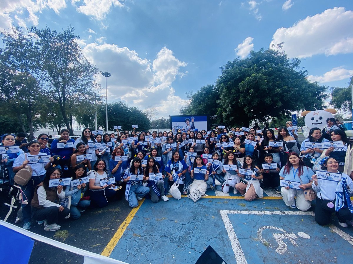 chokyuday's tweet photo. ¡Queremos a Kyuhyun en México!
@antennamusic @Chokyuday @GaemGyu
#ProyectoAntenna #MXWantsKyuhyun https://t.co/7NT54f2DBZ