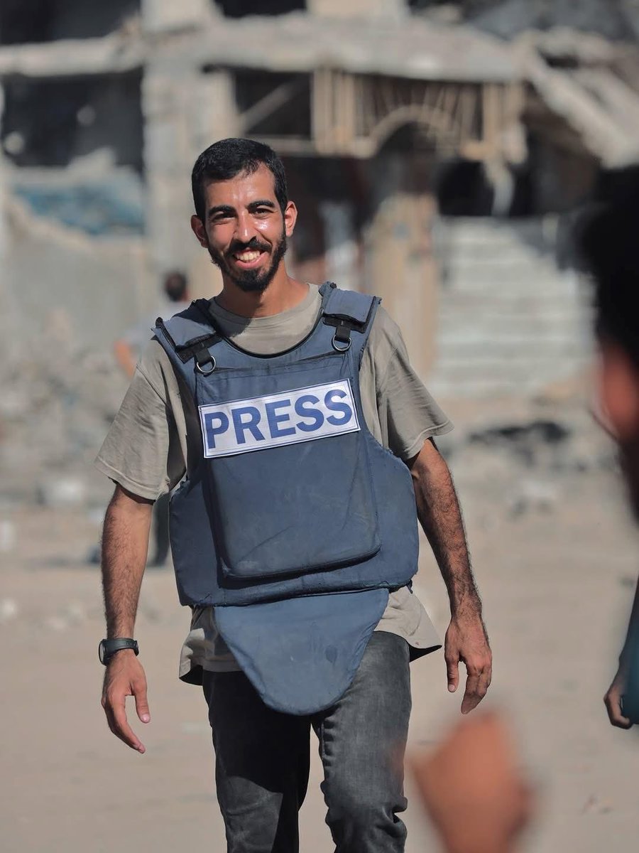 انا لله وانا اليه راجعون .....والله يا اخي انت من احب الناس الي قلبي ....اكتر واحد صعب عليا واثر في قلبي موتك .... ربنا يجعل مثواك الجنه ....ويجعل قبرك روضه من رياض الجنه ..... اللهم اكتبه مع الصدقين والشهداء