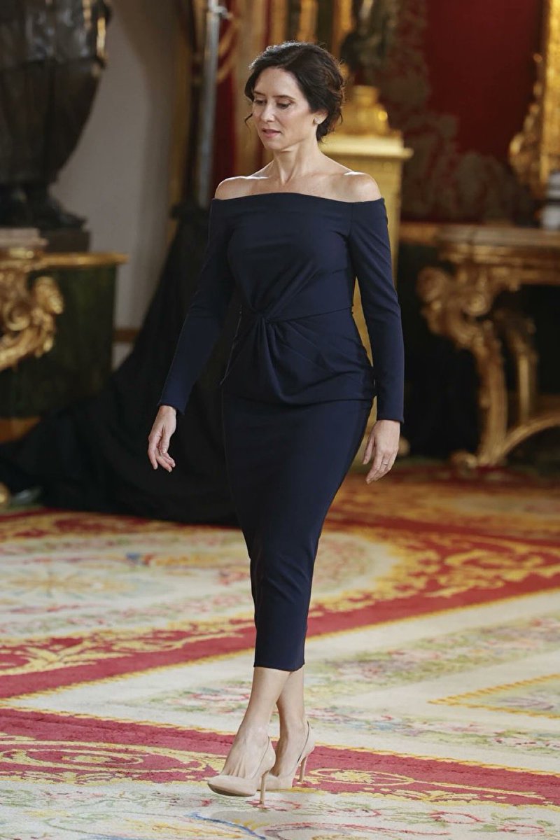 Ves la foto de Ayuso y ya sabes por qué las rojas rabian con ella.