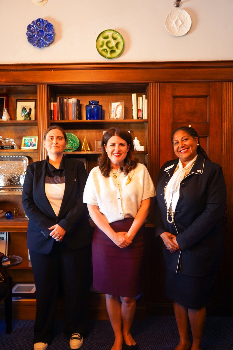 RepSarahElfreth's tweet image. 🍎 Since 1857, the @NEAToday has been fighting to ensure our students and educators have access to the best opportunities possible. Thank you to the NEA Board of Directors for sitting down with me in Washington to discuss full funding for our public schools, support for special…
