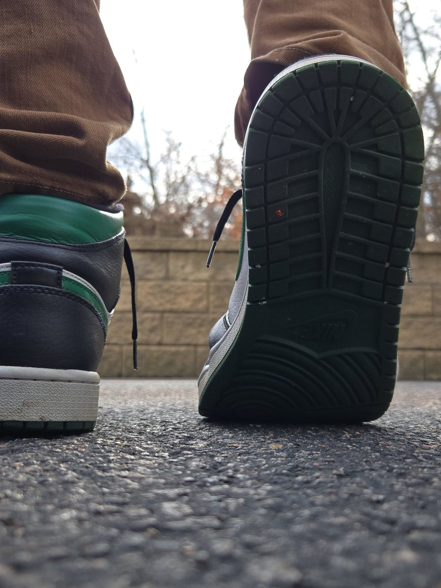 A dark shadow looms over you as you try to get my attention . . . To you I'm everything . . . To me you are nothing but a bug to be snuffed out.

Edit: <a href="/Alexis1234987/">Alexis1234987</a>

#macro #macrophilia #giant #malegiant #micro #microphilia #shrunk #shrinking #giantandtiny #sizetwitter #findom