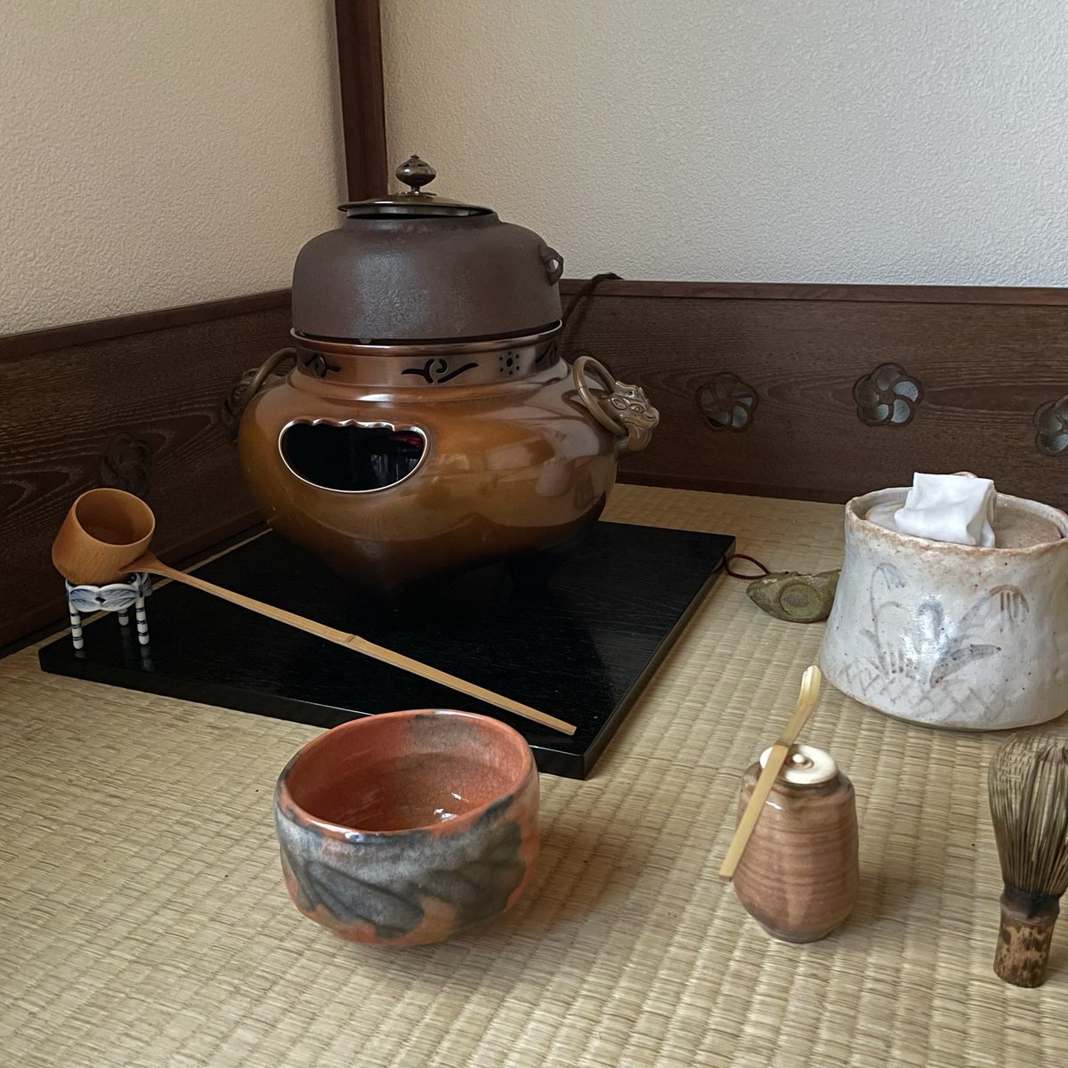 10月のお稽古 大板 茶入 大野瑞峰 萩焼 仕服 唐花草花紋錦 軸 前大徳寺