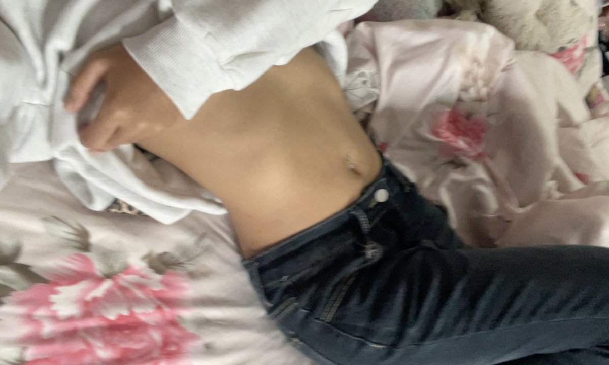 glitterbaaby's tweet photo. bod pic befor i die (bc of exams) https://t.co/CuUYKS3Ht3