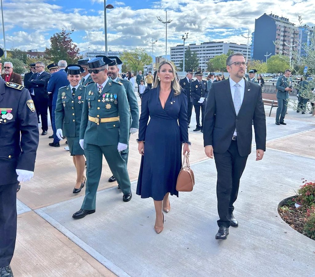 Día del Pilar. 
Viva la Guardia Civil.
Viva España.