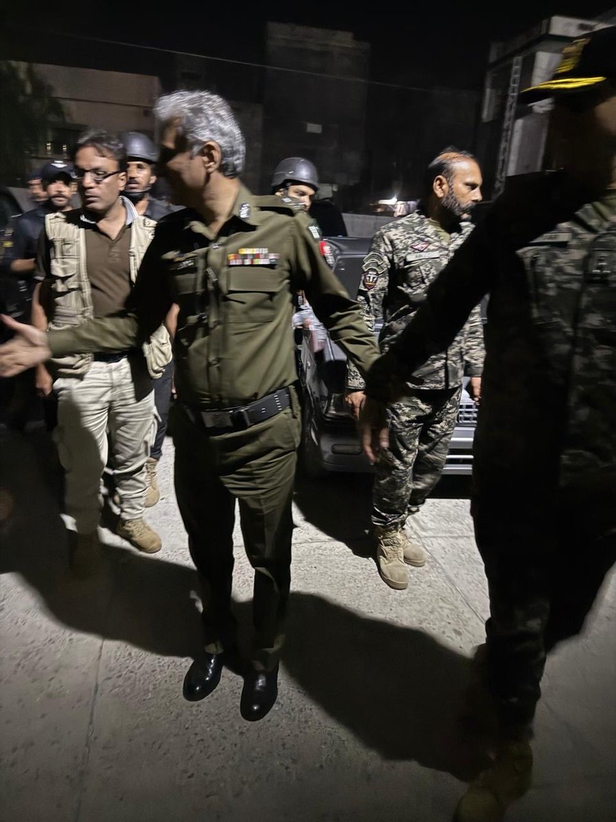 deckify1's tweet image. #گولی_کیوں_چلارہےہو
یہ محترم مریدکے کیوں پہنچے ہوئے ہیں