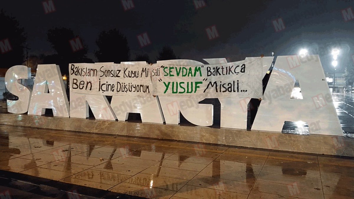 🟢Sakaryaspor kongresi sonrası Tatangalar’dan anlamlı pankart

📝Sakaryaspor’un kongresinde aday çıkmazken, Tatangalar’ın Demokrasi Meydanı’na astığı anlamlı pankart sosyal medyada geniş yankı uyandırdı.

medyabar.com/haber/26564088…