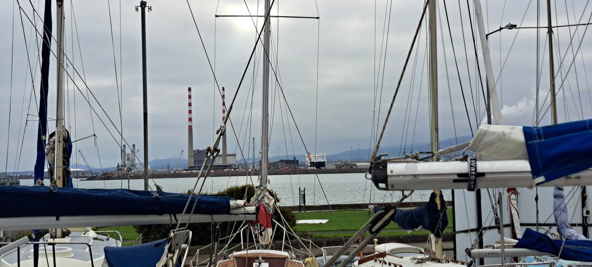 Chimneys through the masts...
#Clontarf #DublinBayArea