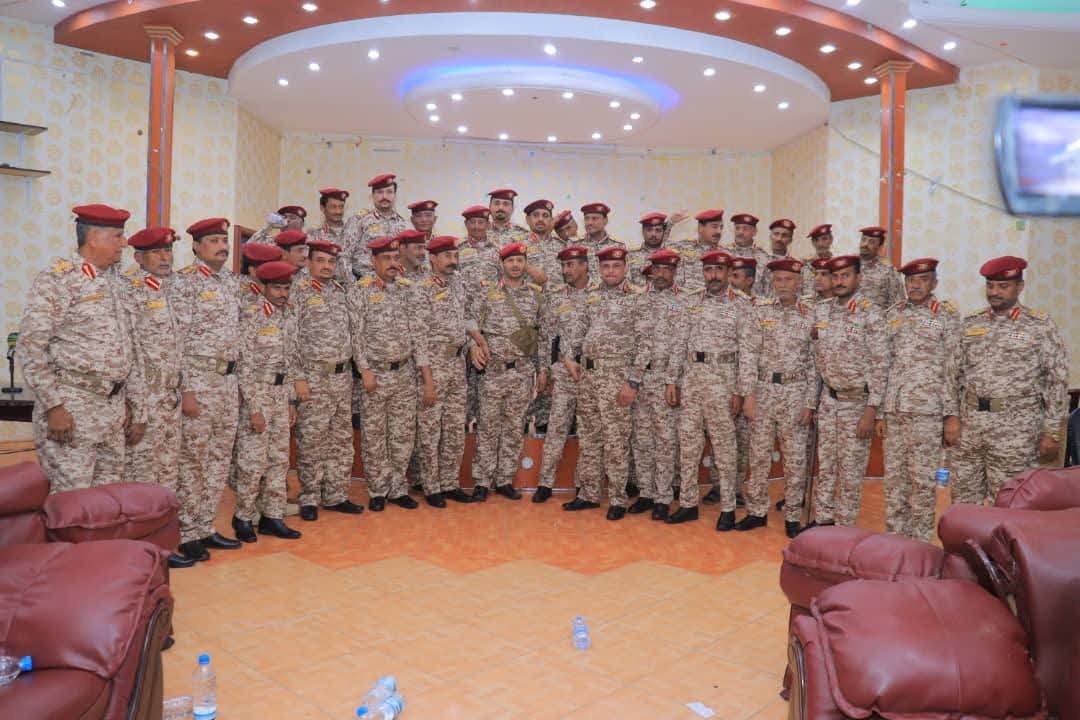 sgosy1980's tweet photo. اجتماع في محور الزرانيق يناقش المهام العسكرية في ضوء المستجدات الراهنة
اخبار محلية

الثورة نت

عُقد في محور الزرانيق بالمنطقة الع��كرية الخامسة اليوم اجتماع، ضم قائد المحور اللواء محمد منصر ومدير مديرية الاستخبارات العسكرية بالمنطقة وقادة الألوية والوحدات العسكرية.

ناقش . https://t.co/TG8gh3HORy