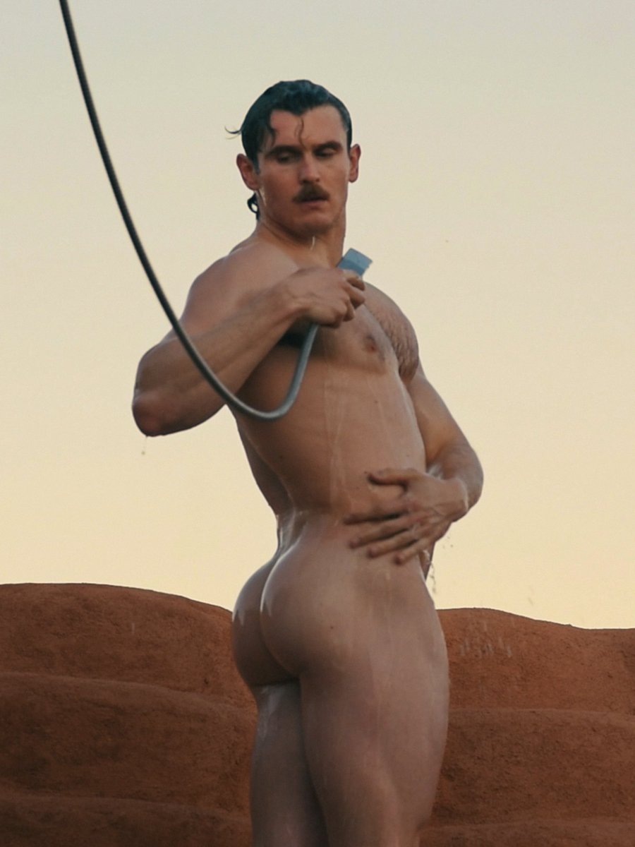 thtbs8's tweet photo. 🐰🪵@tom_the_cowboy 🚿 https://t.co/1auePTdF9S