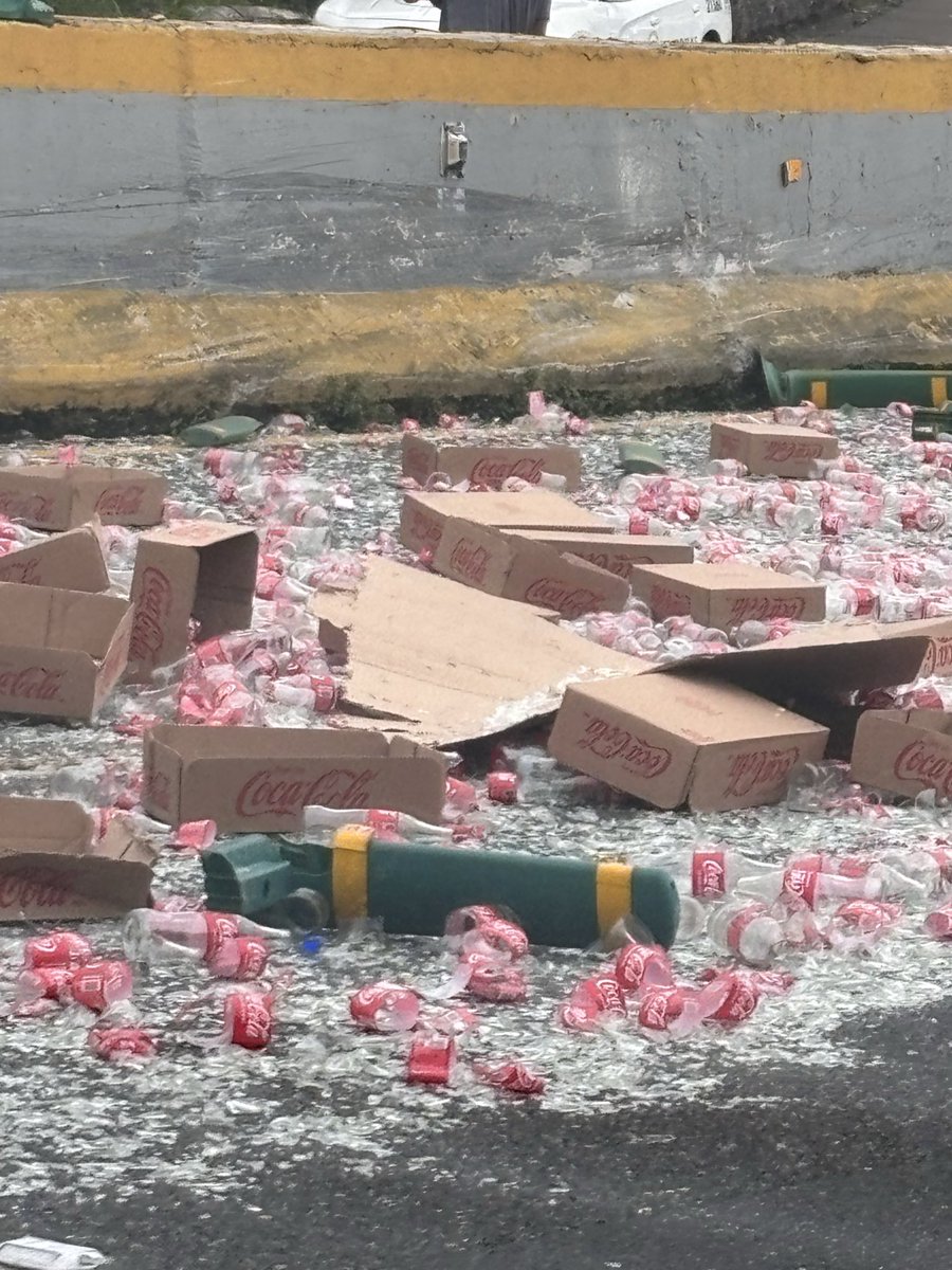 Imagen ilustrativa de uno de los muchos daños que hace esta empresa al país. 

Y todavía se atreven a atacar a quienes defienden la salud pública 😩