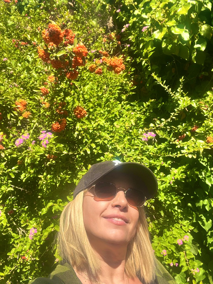 Άτιμοι χειμωνακηδες θα κυνηγάω όσο μπορώ τον ήλιο ☺️

open.spotify.com/track/3lKZf71j…