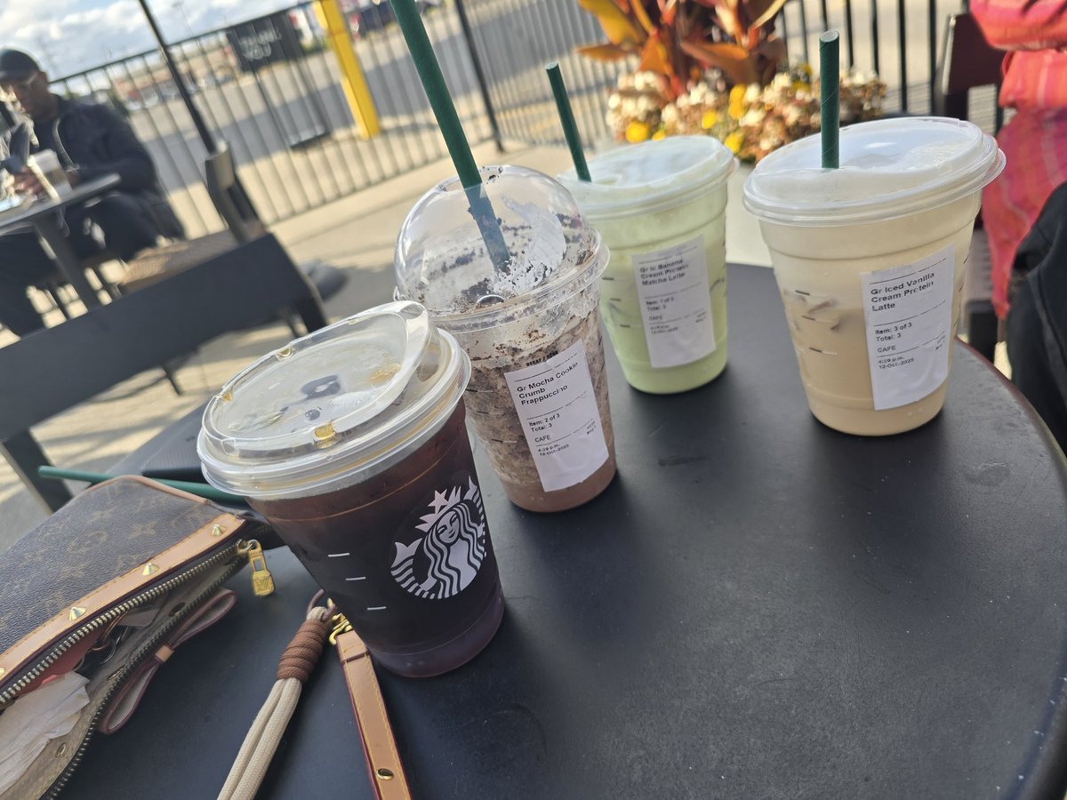 gr8pal4ever's tweet photo. What happened to Top customer experience?@StarbucksCanada we are at Starbucks Waterloo on 640 Erb st. We ordered 4 drinks 1 took too long the Asian lady was rude when we asked 2x, said she forgot to put it in. Finally gave us the cold brew with a colder expression and no apology https://t.co/YoB9B5vEkc