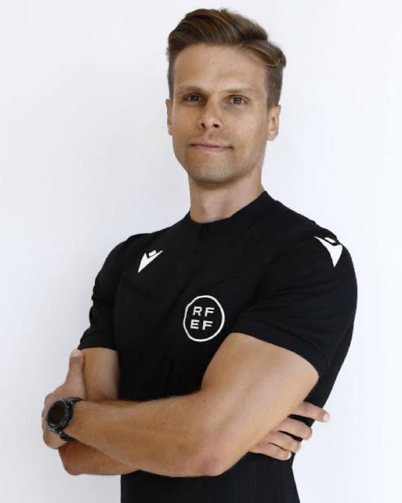 We need a hero.

Necesitamos un héroe.