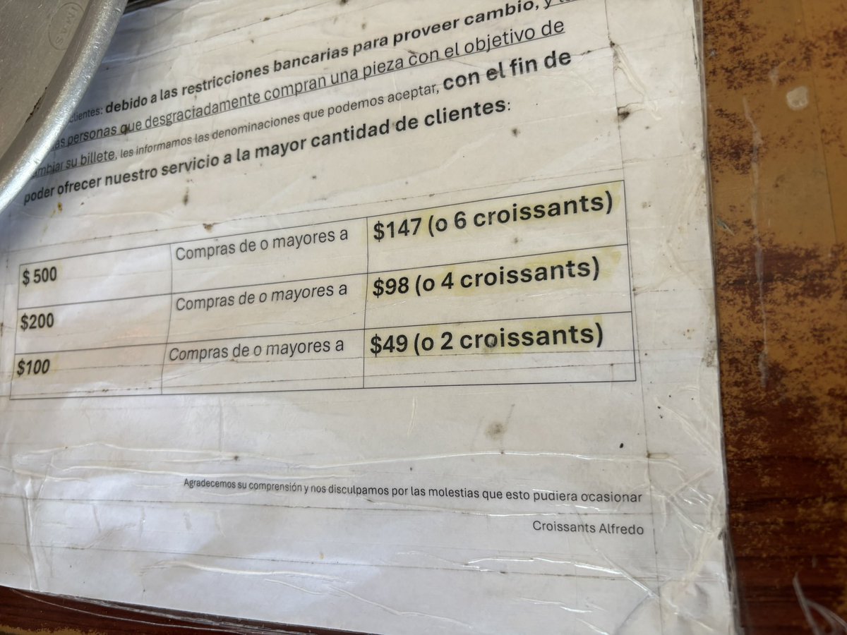 andreaglezmora's tweet photo. Yo sigo comprando aquí porque los amo, pero no mamen.
Ojo, solo aceptan efectivo https://t.co/URqvBwHwuR