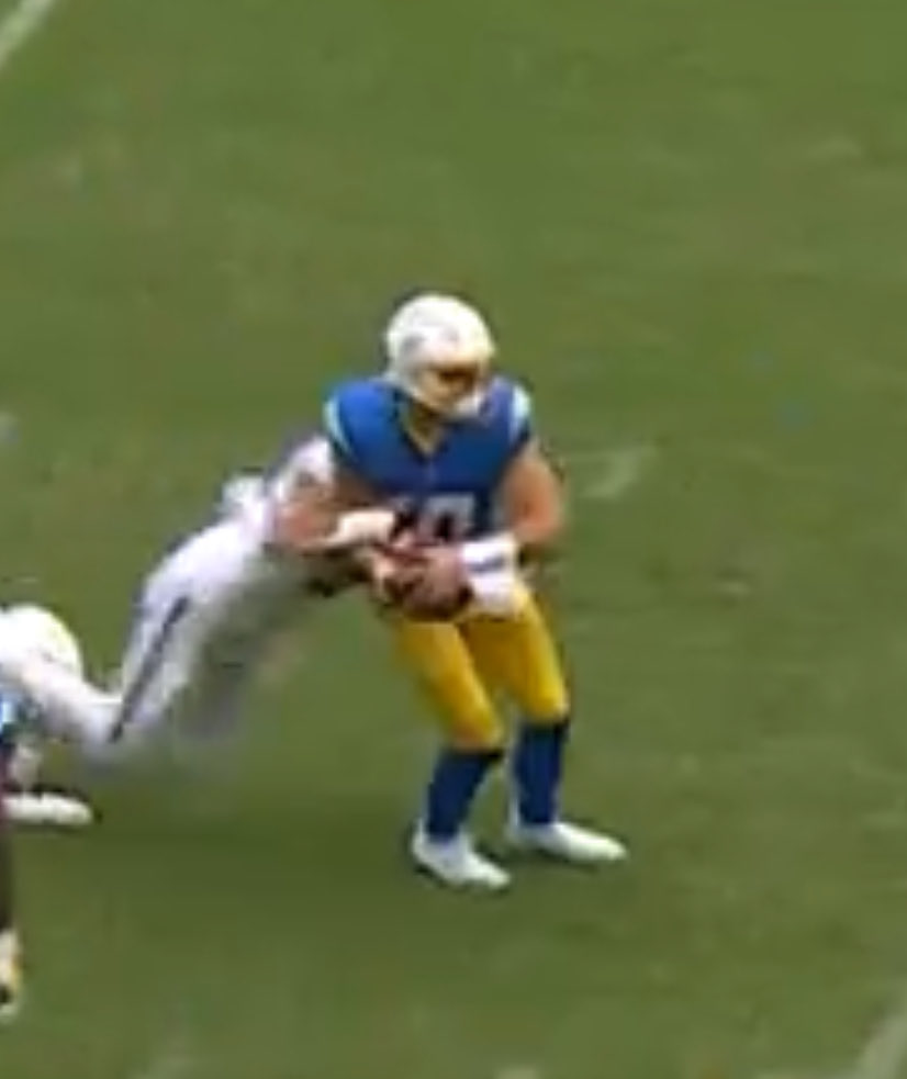 TheDirector_YT's tweet photo. Both of these would result in major game winning completed passes btw https://t.co/mgG3u70ZHB