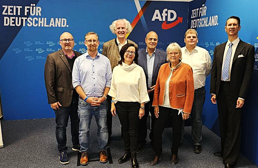 Peter Boehringer (@peterboehringer) on Twitter photo Konstruktive Sitzung des Konvents der Bundes-AfD. Unser "kleiner Parteitag", der basisnah aber im etwas kleineren Kreis als die sehr großen Bundesparteitage dringende und wichtige Entscheidungen treffen muss. Im Bild nur die bayerischen Delegierten und der für BY zuständige Konstruktive Sitzung des Konvents der Bundes-AfD. Unser "kleiner Parteitag", der basisnah aber im etwas kleineren Kreis als die sehr großen Bundesparteitage dringende und wichtige Entscheidungen treffen muss. Im Bild nur die bayerischen Delegierten und der für BY zuständige