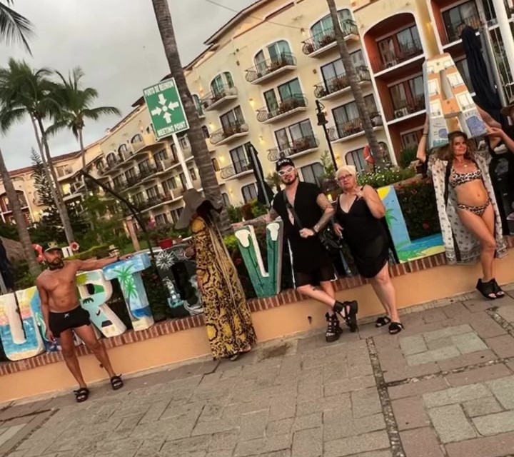 4Gelly's tweet image. Adam , Terrance and friends , new photo from their trip to Puerto Vallarta so cute! 🖤🖤
Adam On the boat, his tattoos🖤🔥
terrance_martin story