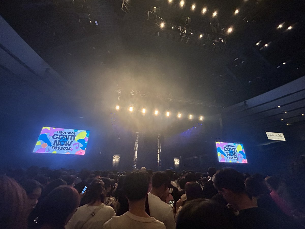 nobupunk1's tweet photo. コンティニューフェス2025、アリーナ前方で近かったのがテンション上がった！出演者しっかり見れたし、スクリーンもバッチリ見えて、素敵な席をご用意して下さったテレビ新広島さんの抽選でしっかり運使わせて頂きました🙇

ゆうたろうさんイケメンだし、中西アナ可愛かった😍 https://t.co/K7jmb3EJfR
