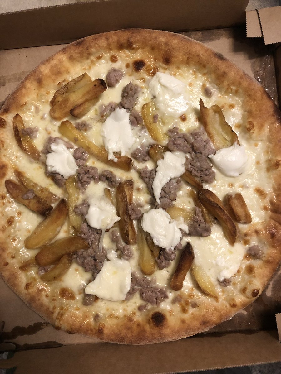 suuunliam's tweet photo. ragazzi ma perché litigate, la pizza più buona è questa ❤️ https://t.co/5gijOHJdH7