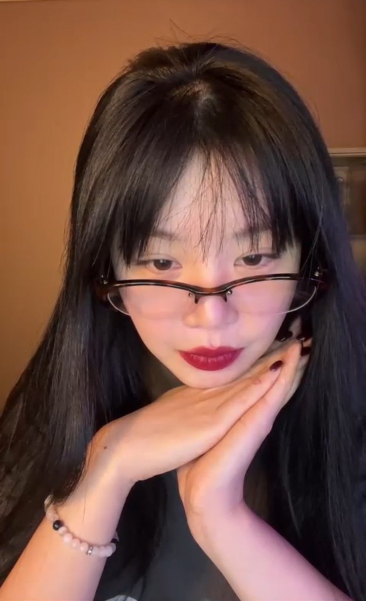 ssoojinseotang's tweet image. webtoon                                       real life
