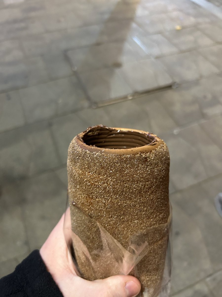 11pm
Multiple drinks in me 
Goulash soup and Mexican food
Topping off the night with chimney cake again with Nutella