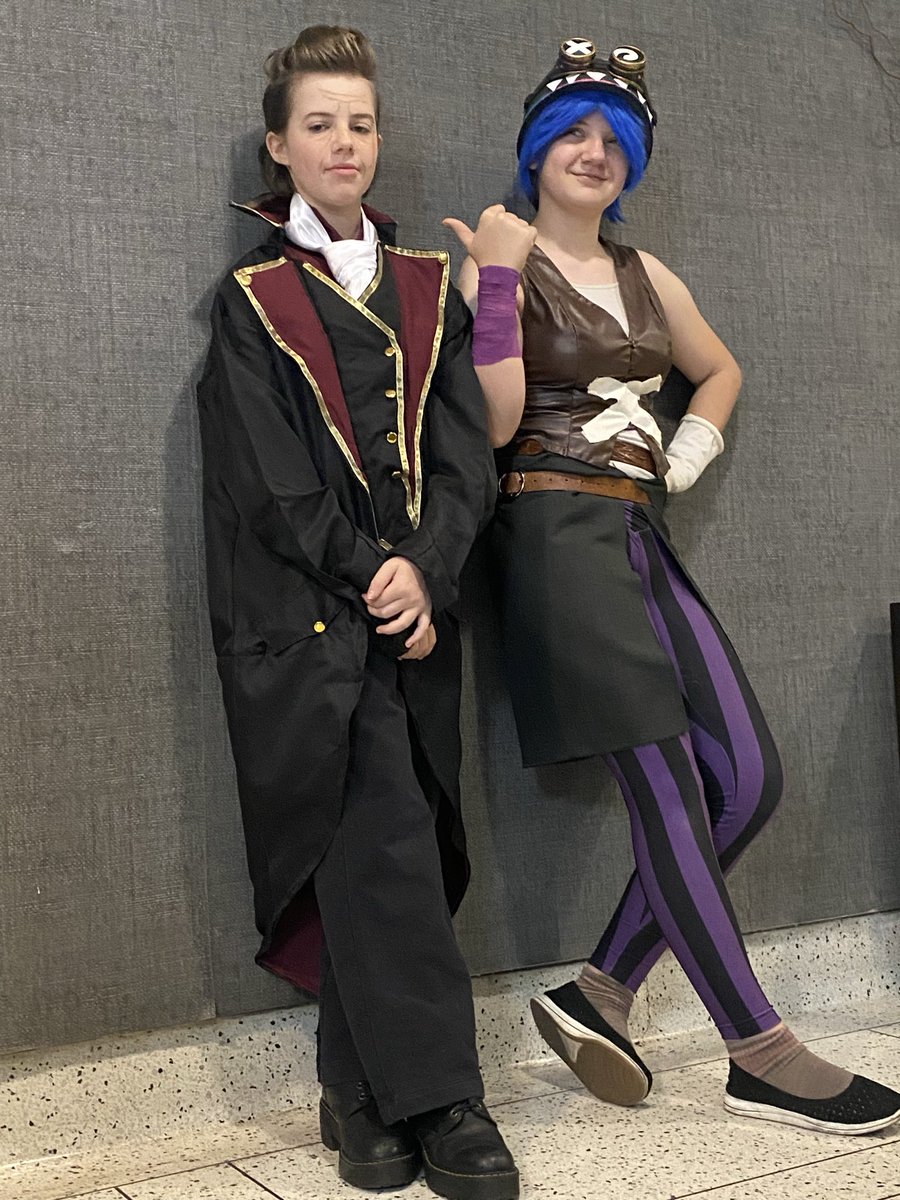 How cute are these Comic-con kids?? Baby’s first cosplay! 

#NYC #arcane #ComicCon