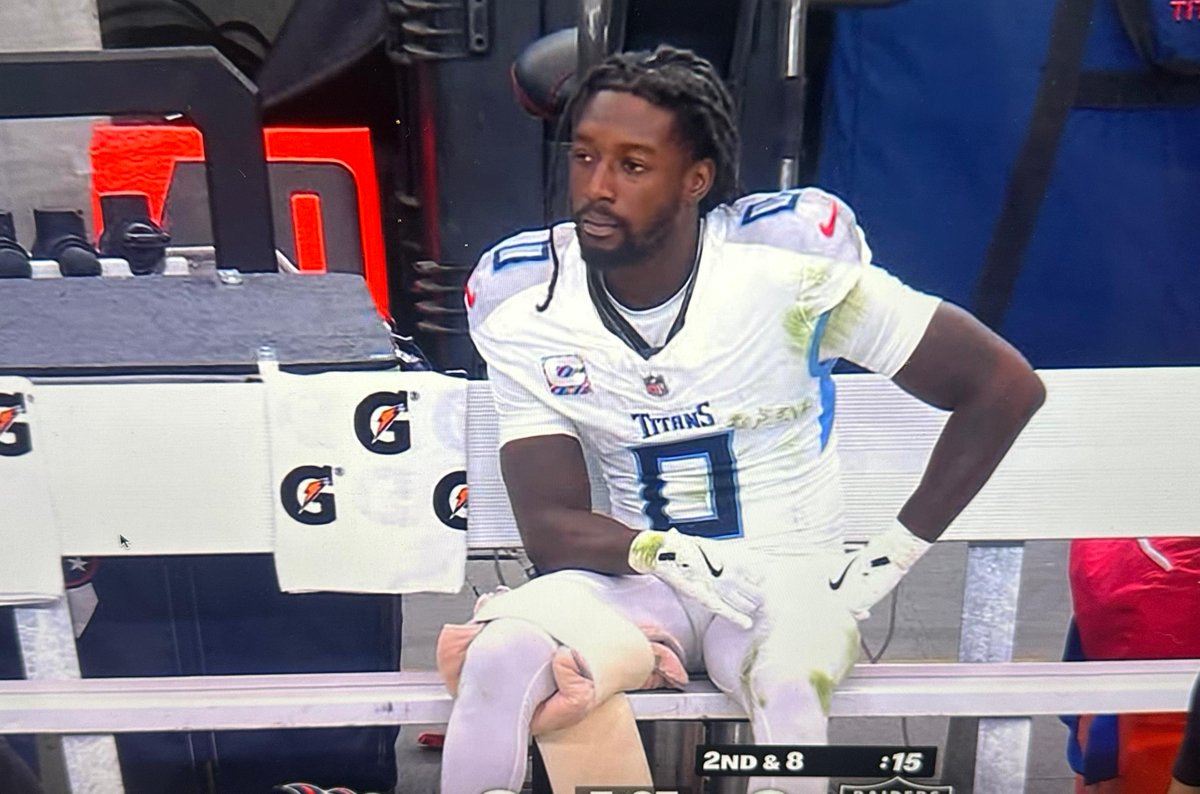 ProFootballDoc's tweet image. #CalvinRidley @Titans
Keeping hamstring warm
Trying to return
Hard for speed receiver downfield