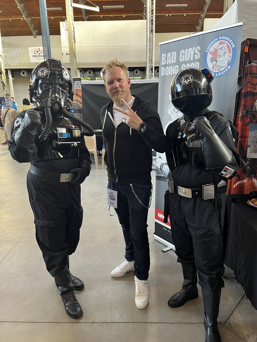 Le noir, ça fait toujours plus habillé 🧐