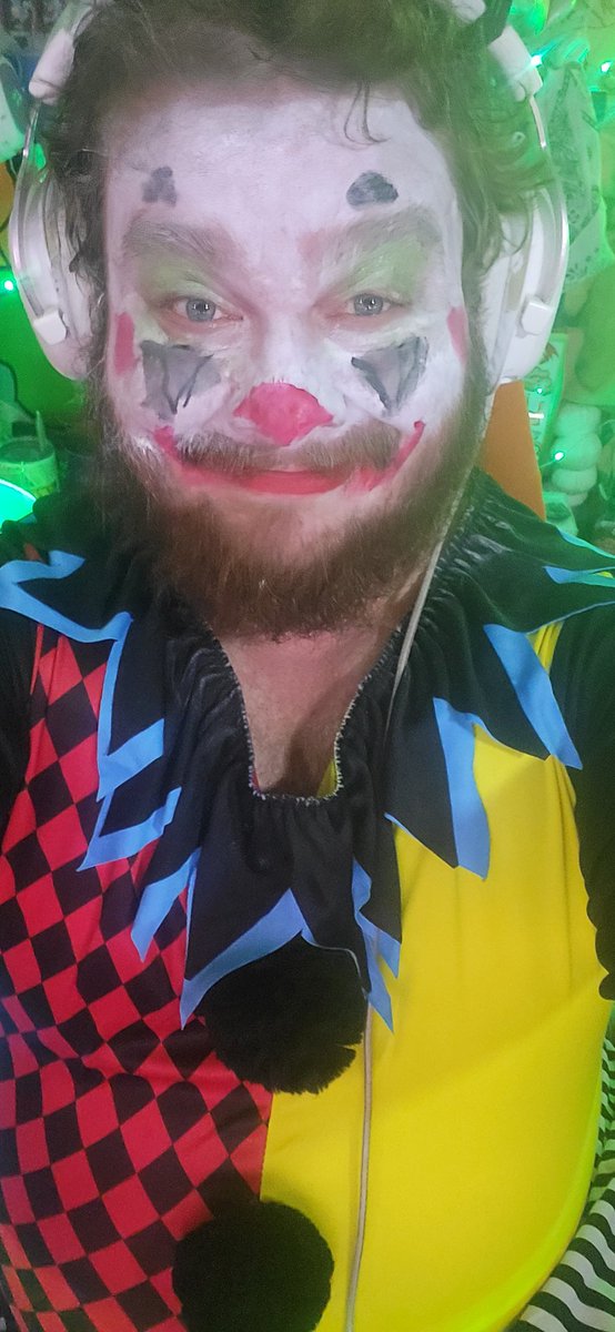 A Quiet place happening now but the monster can hear my sound alerts, blerps, and stream stickers. Oh boy. twitch.tv/drakethe_snake