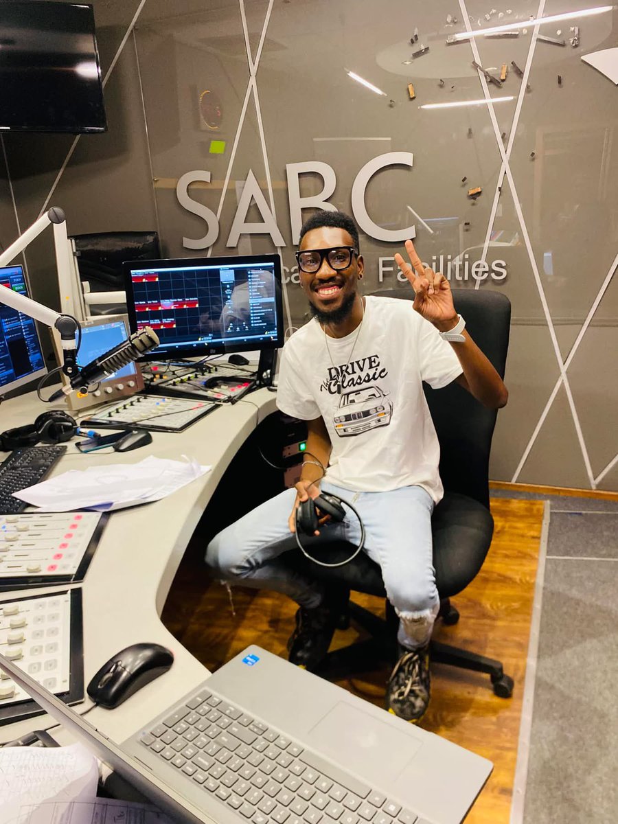 And now!!!! The most delicious night time radio show on a Sunday Swa Vunanga Na Vutomi eka Munghana Lonene FM:  Makomba Ndlela till Midnight 

Tune in, it will do you good!