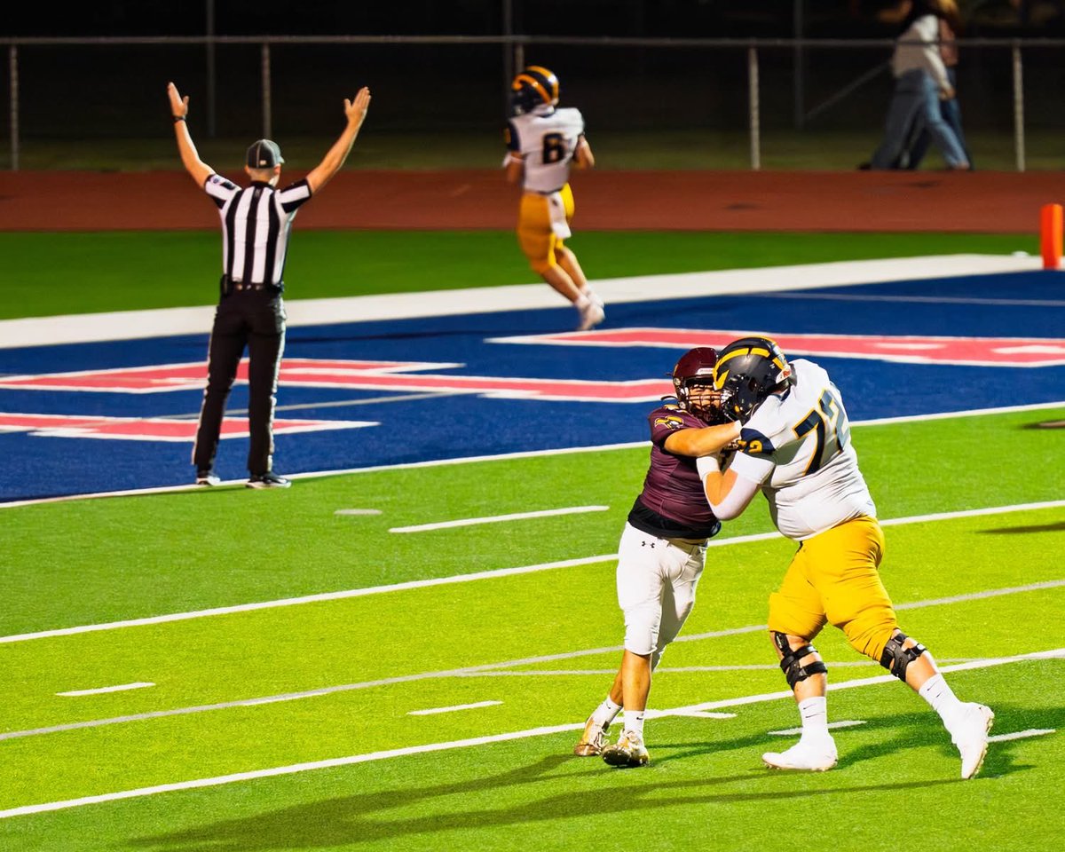 MrAmigo's tweet image. Mix a great back with blazing speed and the toughness of a Skattebo and   a monster guard with size, heart, and high IQ and all you get are holes big enough to drive the team bus through @augie_fast @MaddoxMcG2027 #staylocal #diamondsintherough @spedbraet @KStateFB @KU_Football