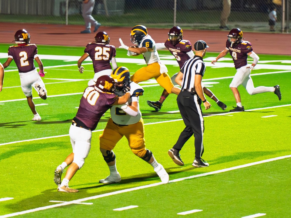 MrAmigo's tweet image. Mix a great back with blazing speed and the toughness of a Skattebo and   a monster guard with size, heart, and high IQ and all you get are holes big enough to drive the team bus through @augie_fast @MaddoxMcG2027 #staylocal #diamondsintherough @spedbraet @KStateFB @KU_Football