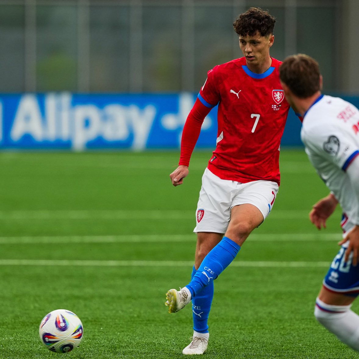 TalkingWolves's tweet image. 🌍 Sunday international round up #WWFC
🇨🇿 Ladislav Krejci played the full game as Czech Republic suffered a 2-1 defeat against Faroe Islands. Czechia sit second in their World Cup qualifying group, just one point ahead of their opponents today.
🇨🇴 Yerson Mosquera was an unused…