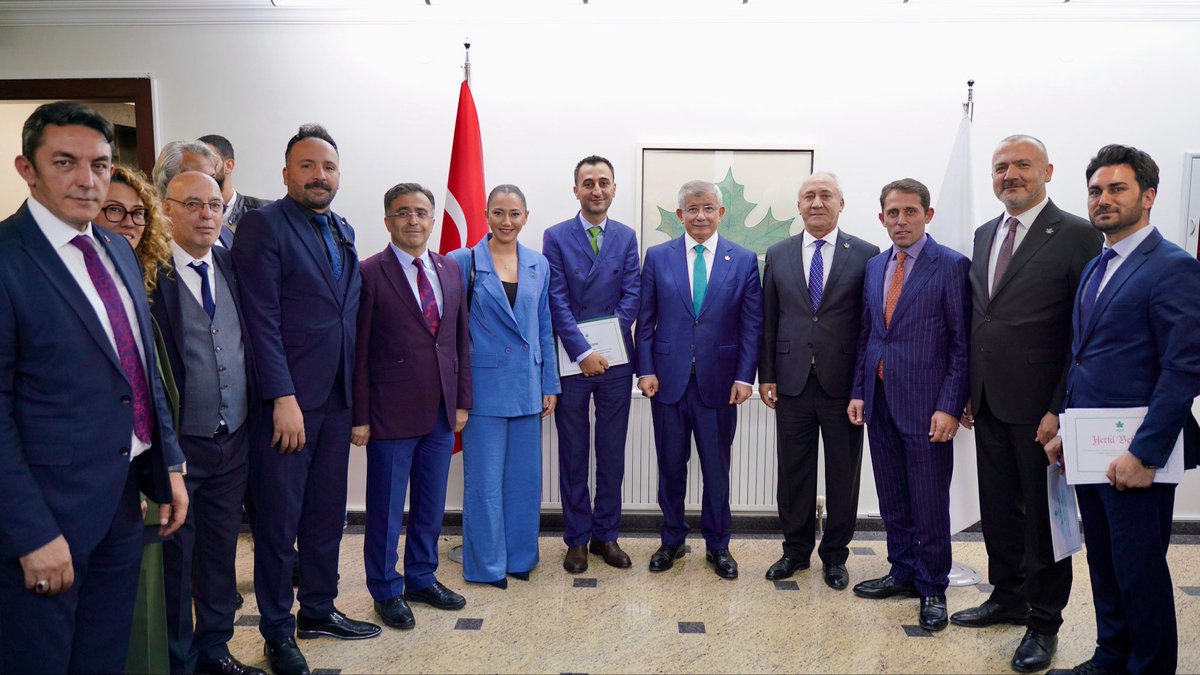 Mstafabas's tweet photo. Bu onurlu görevi layıkıyla yerine getirmek için tüm gücümle çalışacağıma söz veriyorum.

@Ahmet_Davutoglu @GelecekPartiTR 
@OmerrUnal @yesilyurt_ @GurtanHasan 
@samsungelecek https://t.co/OQm1JhUczv