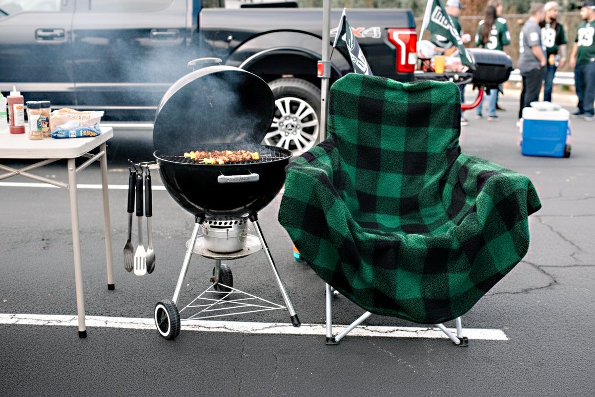 Where comfort meets kickoff 🔥 Because the best tailgates are all about the setup. So, bring The Chair Blanket™ – the only cozy windproof + waterproof blanket that keeps up with your game day, and won’t fall off your chairs.

#TailgateReady #GameDayComfort #ChairBlanket