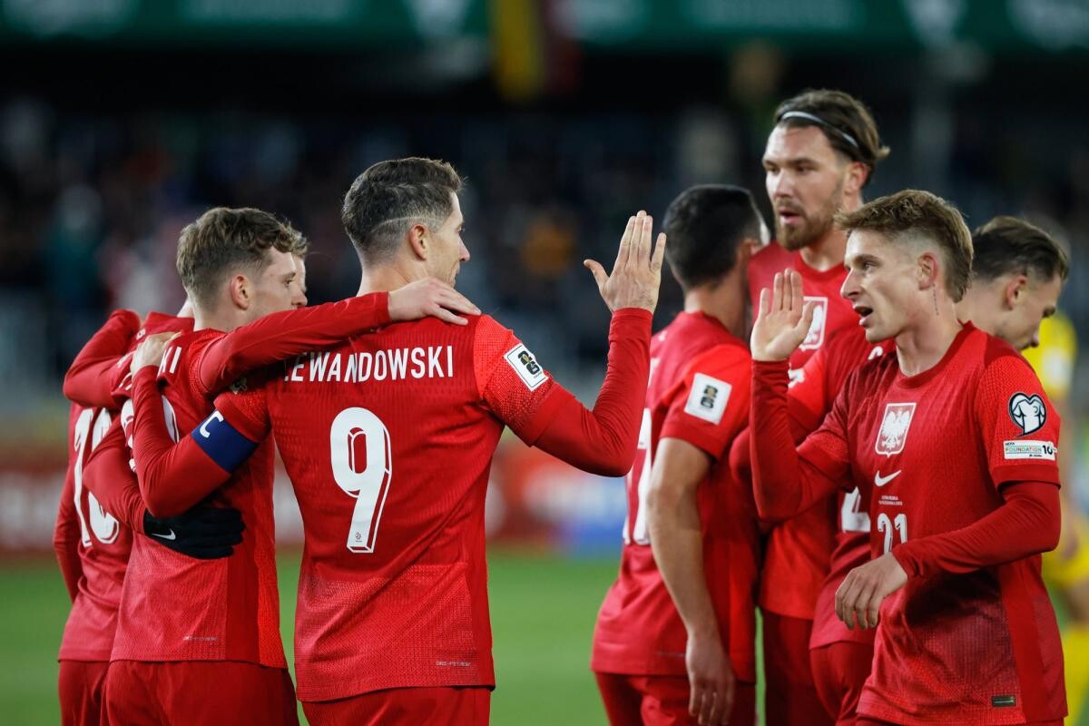 lequipe's tweet image. La Pologne reste en course pour la qualification au Mondial 2026, l'Autriche manque une belle occasion
➡️ l.lequipe.fr/I9h