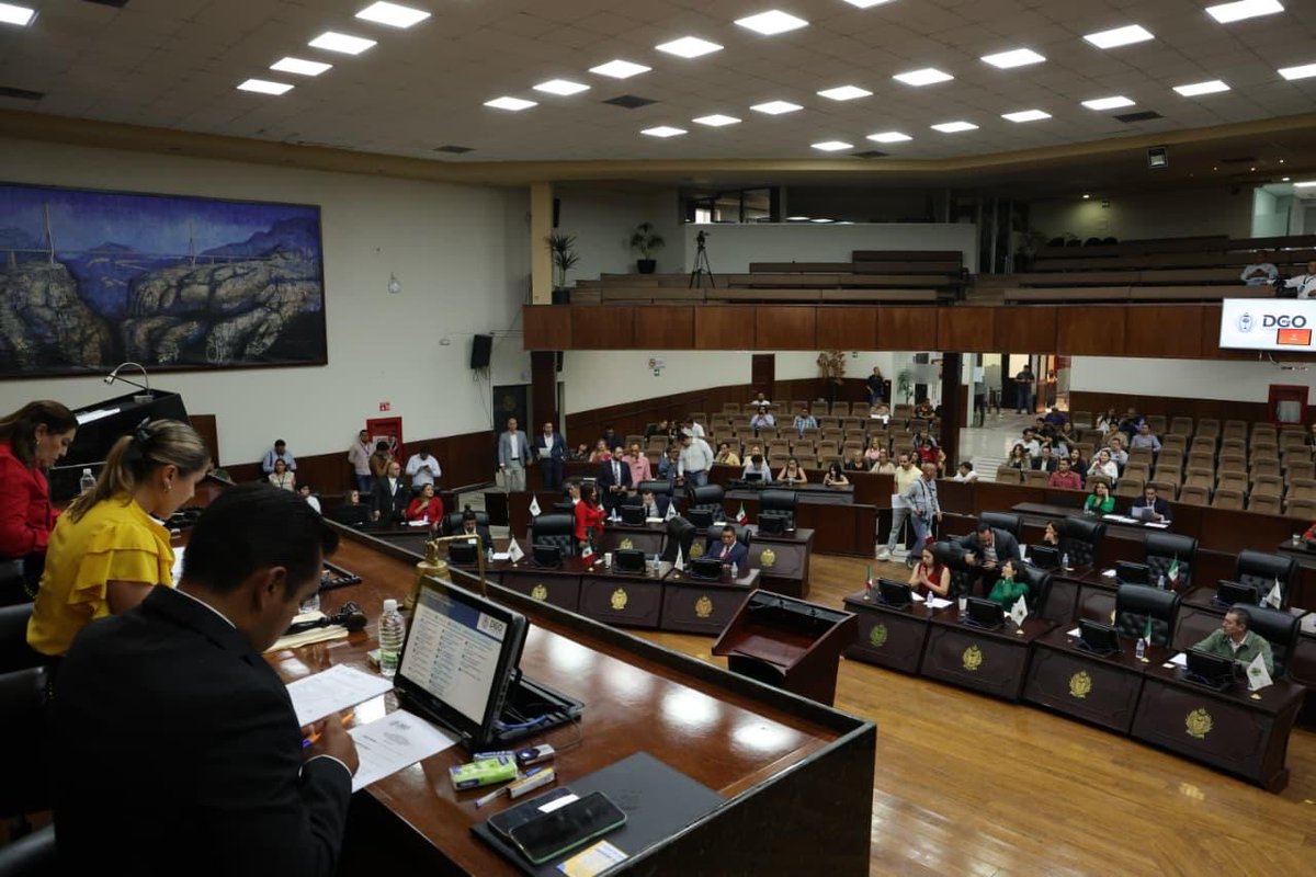 RA Informativo (@ra_informativo) on Twitter photo El <a href="/CongresoDurango/">Congreso Durango</a> aprobó tres reformas a la Ley de Fomento Económico para fortalecer el emprendimiento de mujeres y jóvenes, fomentar el autoempleo profesional y garantizar la igualdad salarial entre hombres y mujeres.
Las iniciativas fueron promovidas por el PRI y del PAN. El <a href="/CongresoDurango/">Congreso Durango</a> aprobó tres reformas a la Ley de Fomento Económico para fortalecer el emprendimiento de mujeres y jóvenes, fomentar el autoempleo profesional y garantizar la igualdad salarial entre hombres y mujeres.
Las iniciativas fueron promovidas por el PRI y del PAN.