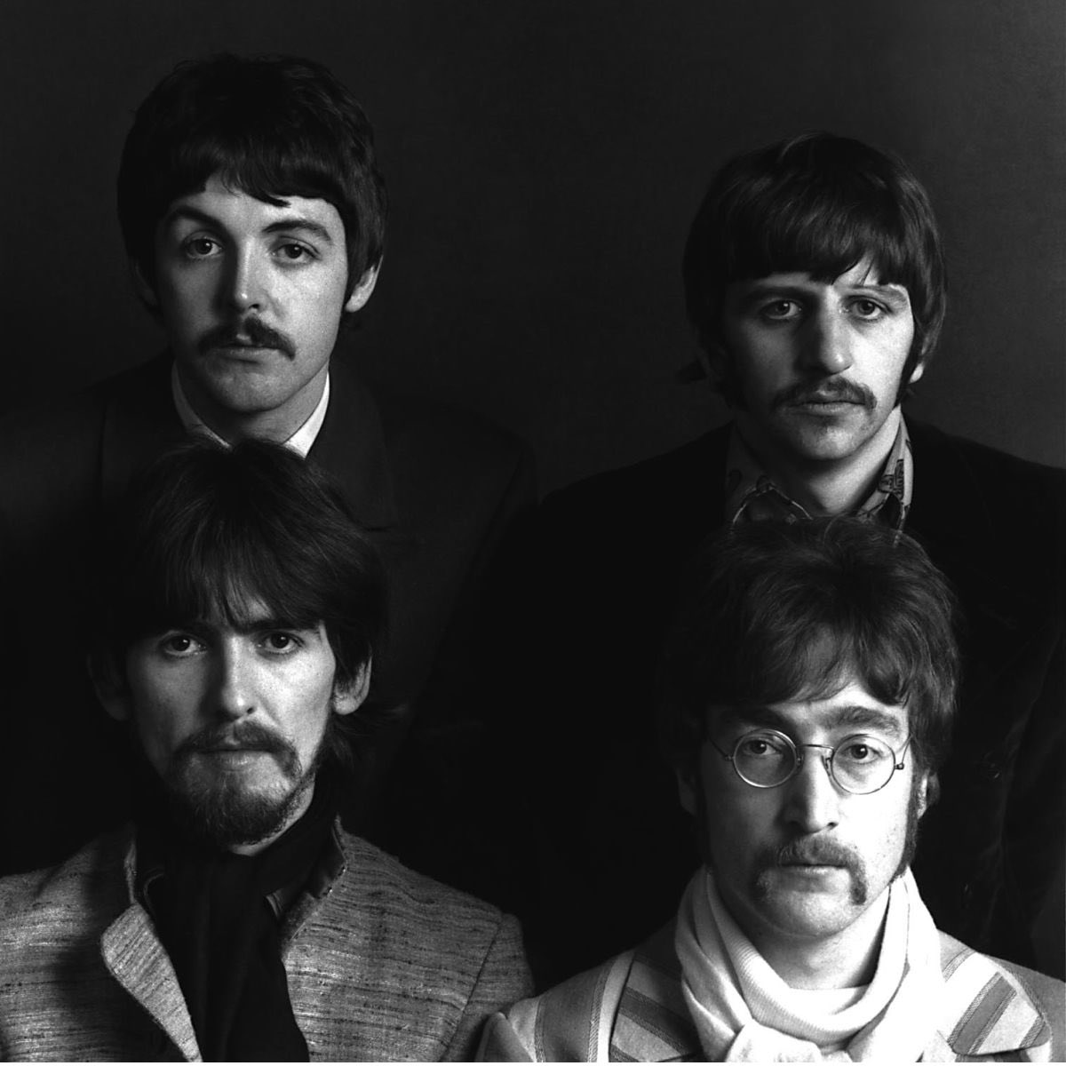 🏆| With “The Life of a Showgirl” debuting at the top of the Billboard charts, Taylor Swift now ties The Beatles for being the only artists in history to have a #1 album for 7 consecutive years.

Taylor Swift — ongoing streak from 2019-2025
The Beatles — had a streak from