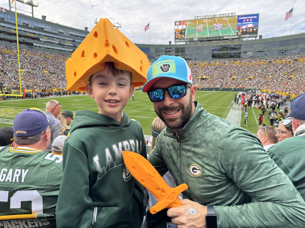 dholly4285's tweet photo. #getloudlambeau https://t.co/yuQlO261KH