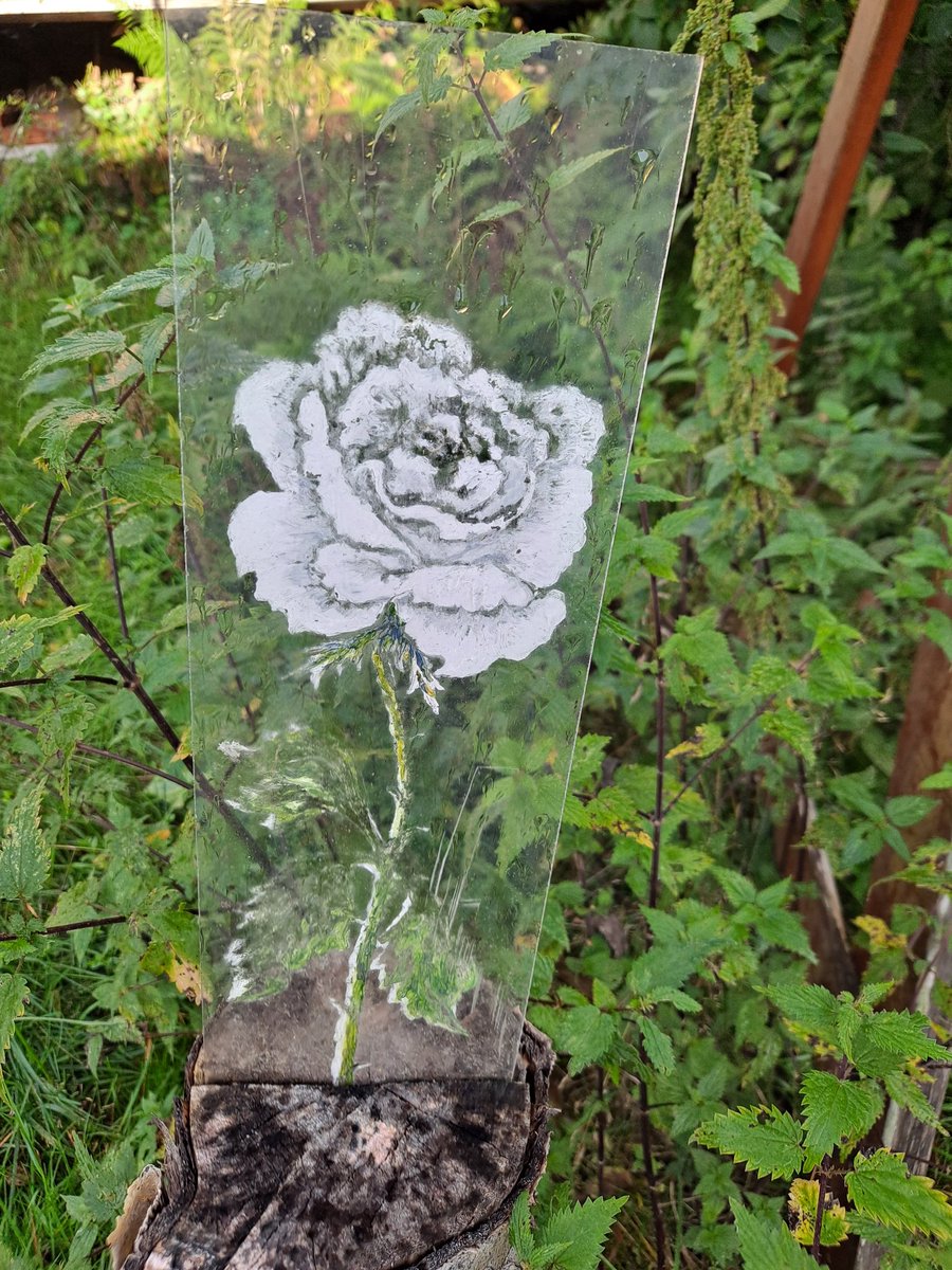 SUNTSAN SUNNUNTAIAFORISMI 1 12.10.2025

Ihmisten eettinen kyvyttömyys ja moralismi tekevät ristiriitaisesti maailmasta viheliäisen paikan olla, elää ja rakastaa. #SSA #moraali #sivistysterveystyö #Suntsa2025