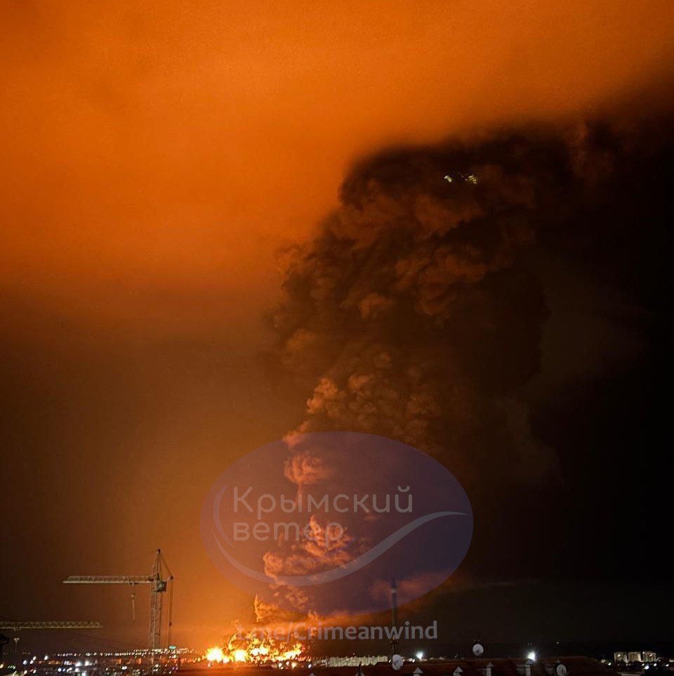 bayraktar_1love's tweet image. Russian Feodosia oil depot was targeted again, just now.