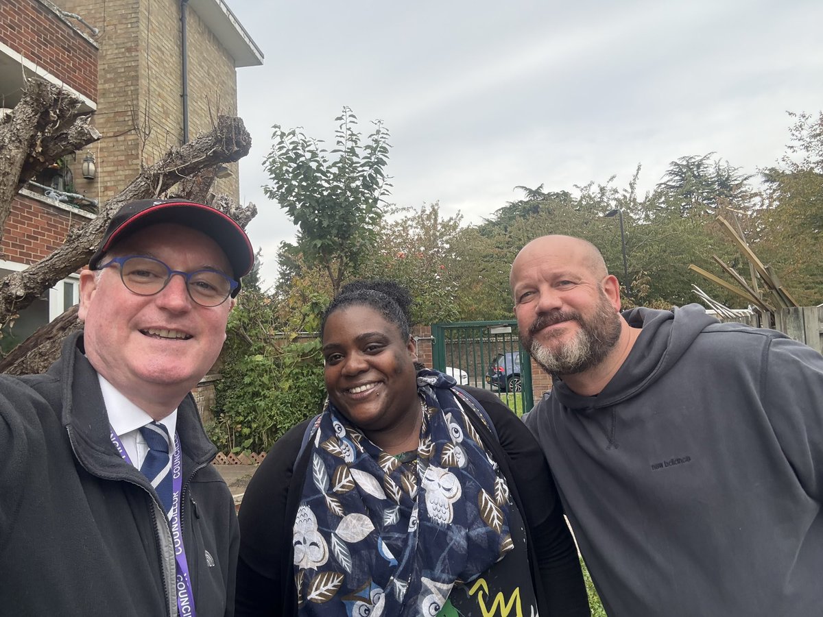 JM4NorwoodGreen's tweet image. Another busy week of casework across #NorwoodGreen ward
This included checking in on local residents who have reported #casework by phone.
My weekly ward round has proved a valuable resource to engage &amp;amp; hear constituents concerns. I am listening to you all across the ward.