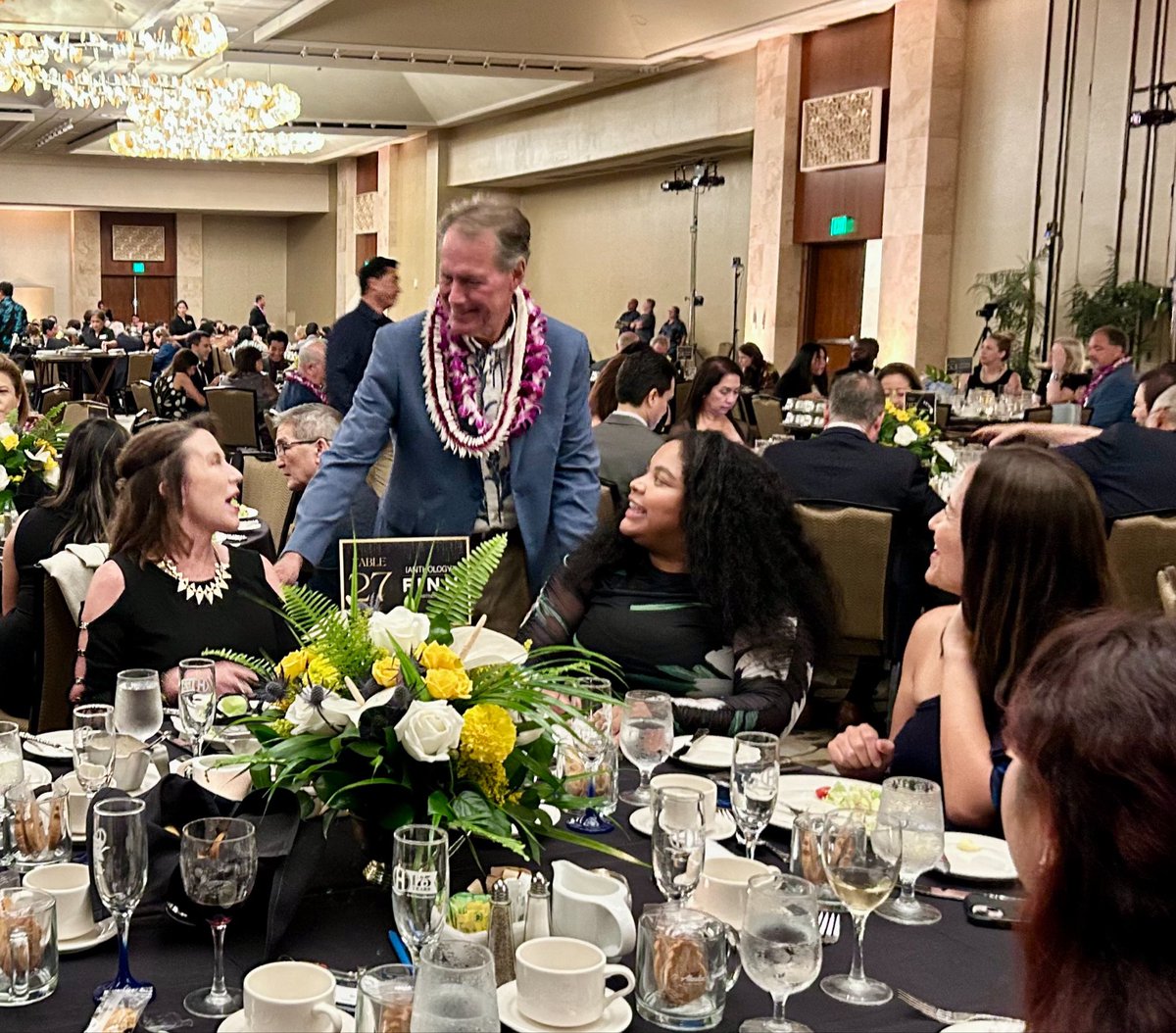 RepEdCase's tweet image. Hauʻoli 175th La Hanau to our great Chamber of Commerce of Hawaiʻi. Since 1850, through generations of transformative change, the Chamber has been the voice of Hawaiʻi business and a full partner in molding our path. I was honored to join the Chamber’s gala celebration and…