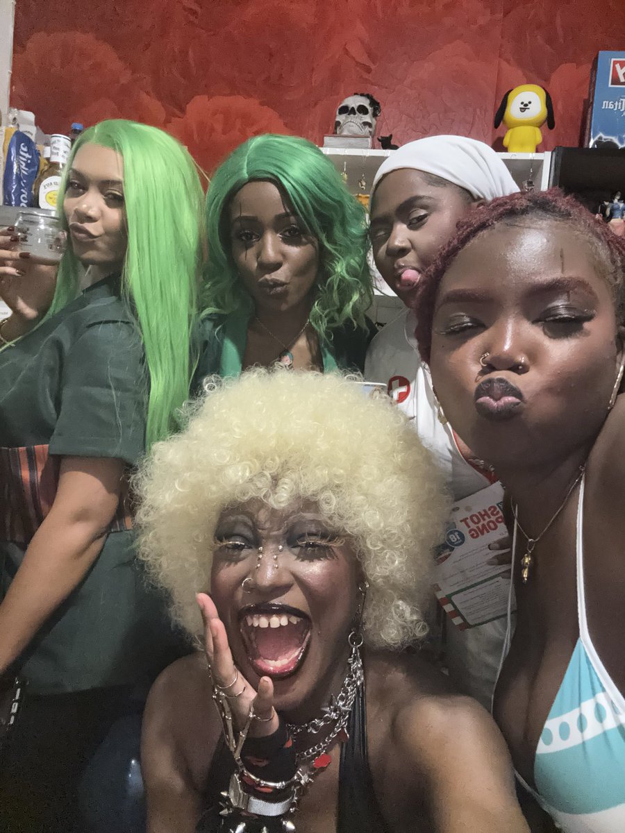 tobicrochets's tweet image. I have balloons on my page 🎂🫶🏾Dressed as Punk Sanji and got my friends to cosplay as Zoro #zosan core 🙂↕️