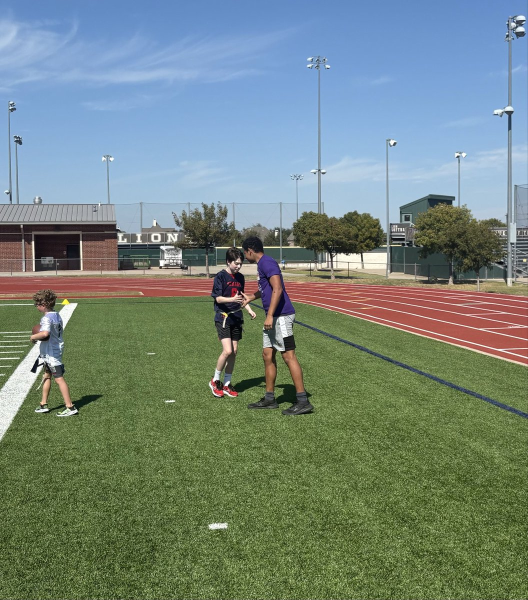 PlanoEastFB's tweet photo. Enjoying the bye week and volunteering with the ‘Frisco Miracle Leagues Flag Football Season’ #goldblooded #service https://t.co/BfS4QAZLG1