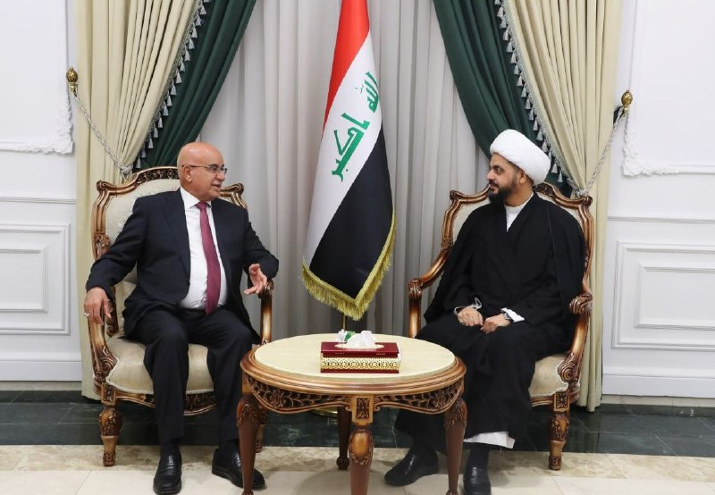 ahad_en's tweet image. Sheikh Qais Al-Khazali receives Health minister Dr. Salih Al-Hasnawi emphasizing importance of improving medical services, support medical personnel, follow up on delayed hospitals projects
#Iraq #Sheikh_Qais_Khazaeli #Health_Services_Improvement_Medical_Personnel #Iraq_News