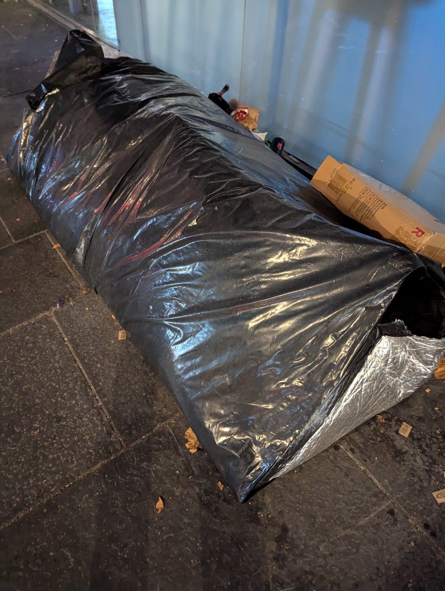 Another unusually quiet night for our dedicated volunteers who have just finished their Sunday evening outreach in Glasgow city centre.

We supported 17 souls all in need of a variety of items including fresh new clothing and a hot bite to eat and a listening ear 💚