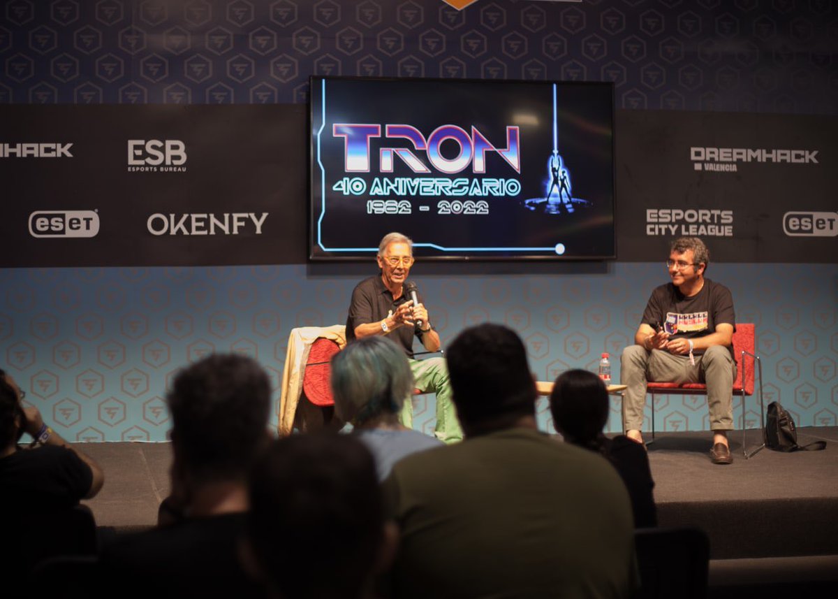 _LuisGimeno_'s tweet image. Vista TRON ARES. Flipante 🥏🥏🥏

Enhorabuena a @DisneySpain por haber contado de nuevo con Javier Dotú como actor de doblaje de Flynn 👏🏻👏🏻👏🏻

No sé si hay precedentes en el cine de que una saga con más de 40 años haya sido doblada por la misma persona 🤩🤩🤩

GRACIAS 💙💙💙